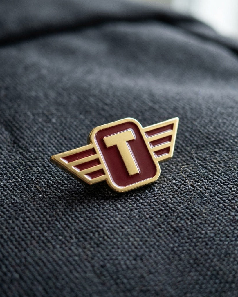 “Flügel T” Ansteck Pin